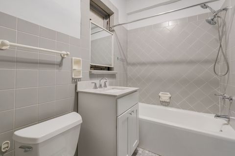 Tiny photo for 717 W Bittersweet Place #L1, Chicago, IL 60613 (MLS # 12627414)