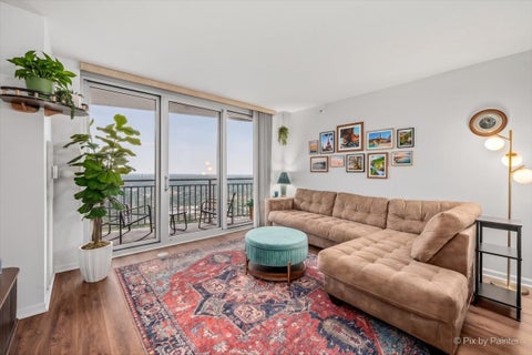 Tiny photo for 807 Davis Street #2103, Evanston, IL 60201 (MLS # 12740130)