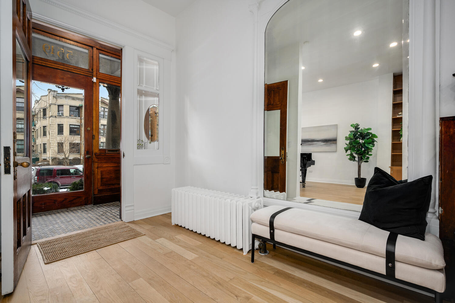 5519 S Cornell Avenue