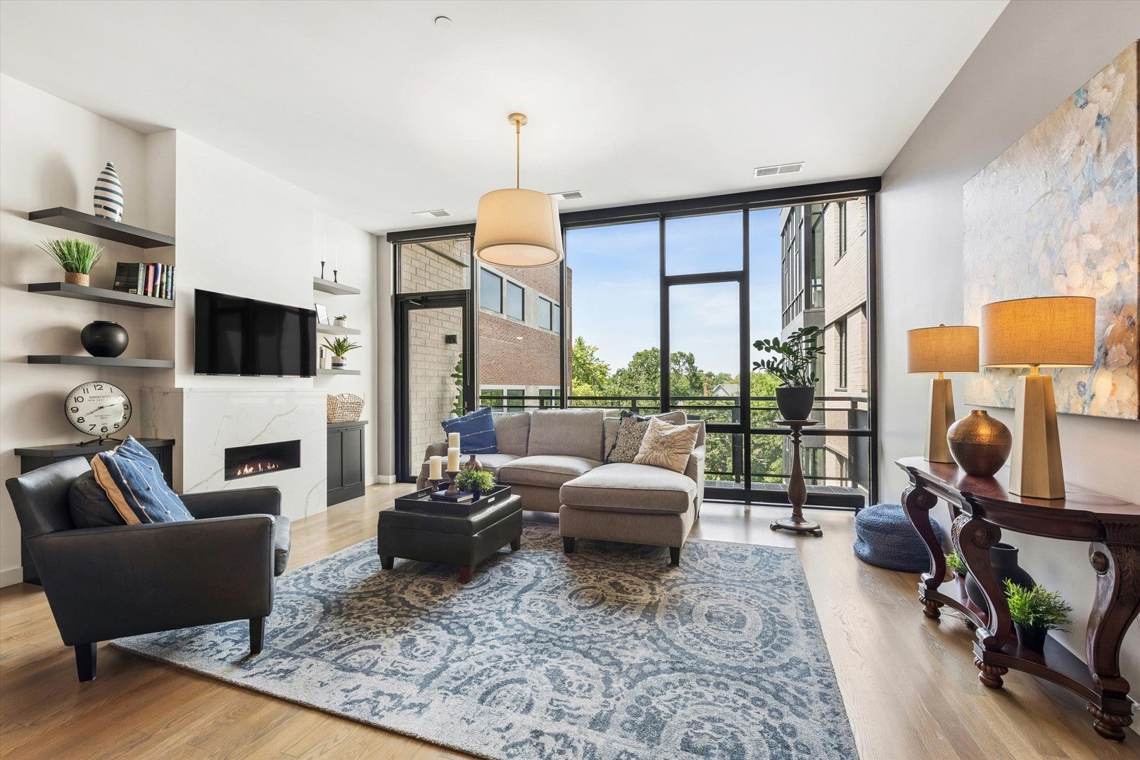 147 N Euclid Avenue 406