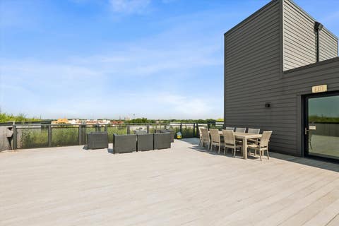 Tiny photo for 147 N Euclid Avenue #406, Oak Park, IL 60302 (MLS # 12694159)