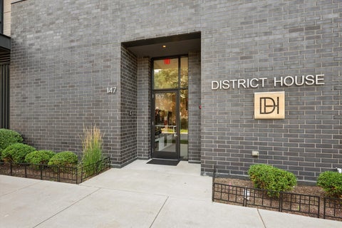 Tiny photo for 147 N Euclid Avenue #406, Oak Park, IL 60302 (MLS # 12694159)