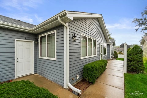 Tiny photo for 53 Silver Trail, North Aurora, IL 60542 (MLS # 12775187)