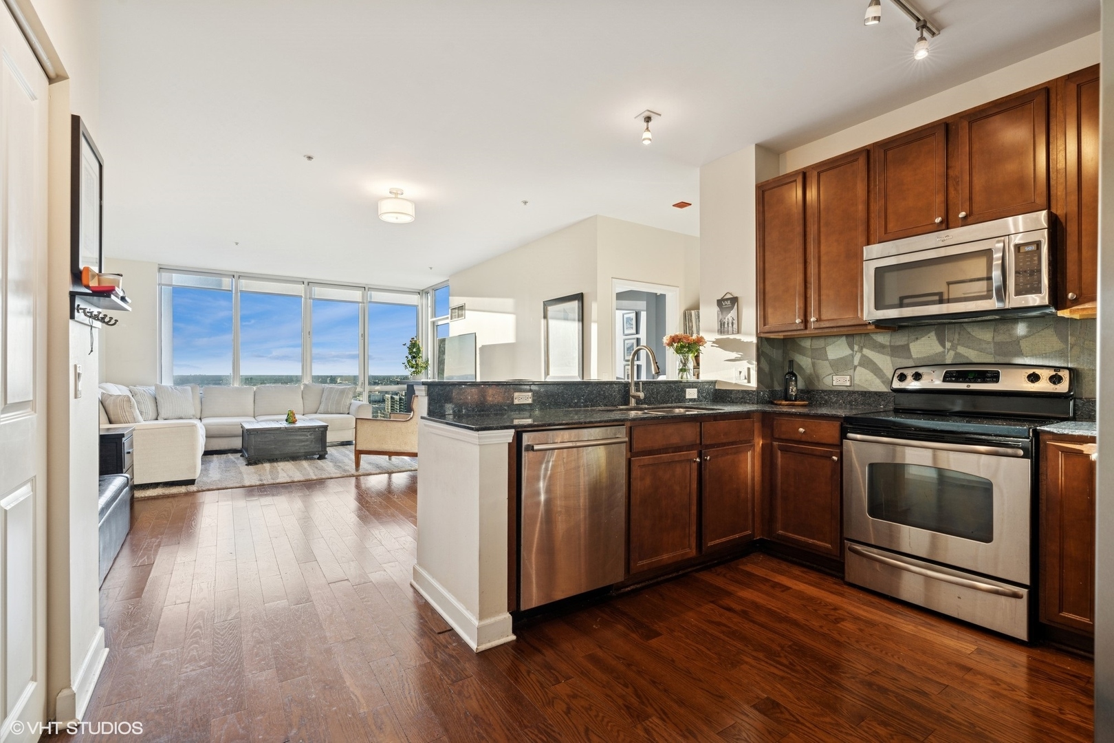 1629 S PRAIRIE Avenue 3107