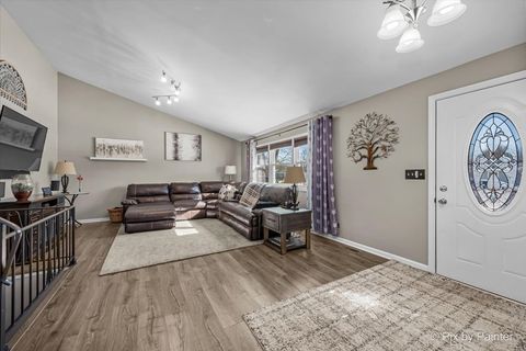 Tiny photo for 474 Linn Avenue, Crystal Lake, IL 60014 (MLS # 12591761)