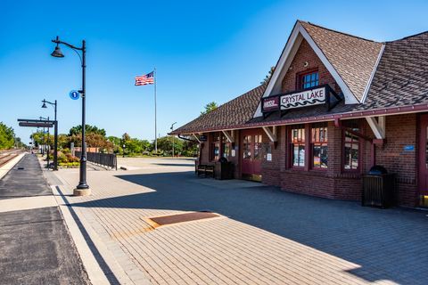 Tiny photo for 474 Linn Avenue, Crystal Lake, IL 60014 (MLS # 12591761)