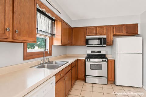 Tiny photo for 2494 FOREST VIEW Road, Lindenhurst, IL 60046 (MLS # 12691306)