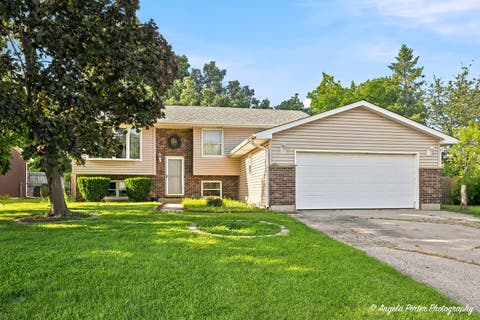 Tiny photo for 2494 FOREST VIEW Road, Lindenhurst, IL 60046 (MLS # 12691306)