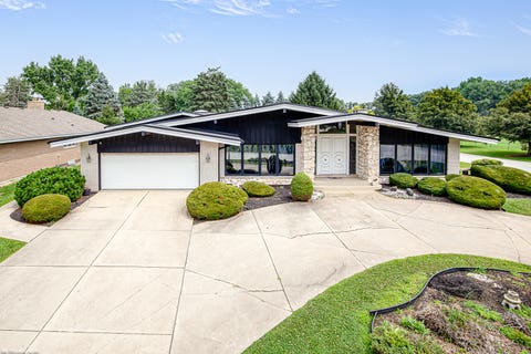 Photo of 12138 S Cheyenne Drive, Palos Heights, IL 60463 (MLS # 12712750)