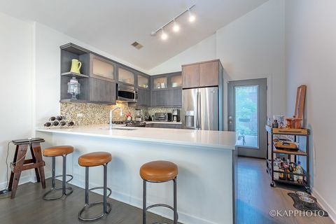 Tiny photo for 1942 S Prairie Avenue #3, Chicago, IL 60616 (MLS # 12531010)