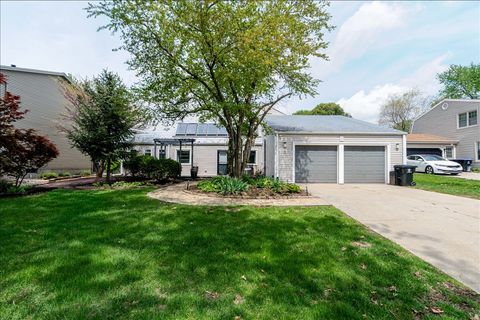 Photo of 6 Kenfield Circle, Bloomington, IL 61704 (MLS # 12620032)