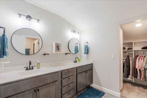 Tiny photo for 6 Kenfield Circle, Bloomington, IL 61704 (MLS # 12620032)