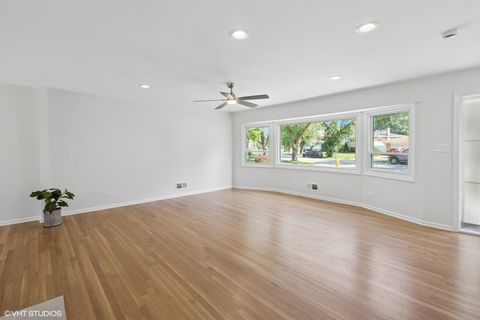 Tiny photo for 30 Crescent Drive, Glenview, IL 60025 (MLS # 12580551)