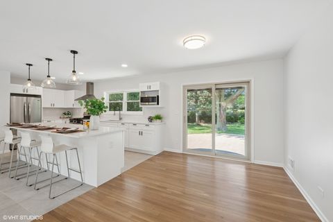 Tiny photo for 30 Crescent Drive, Glenview, IL 60025 (MLS # 12580551)