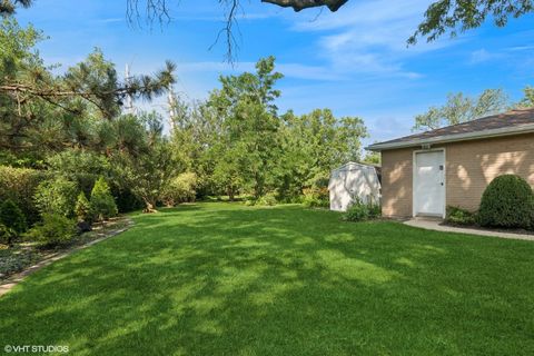 Tiny photo for 30 Crescent Drive, Glenview, IL 60025 (MLS # 12580551)