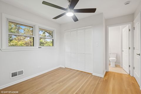 Tiny photo for 30 Crescent Drive, Glenview, IL 60025 (MLS # 12580551)