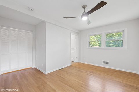 Tiny photo for 30 Crescent Drive, Glenview, IL 60025 (MLS # 12580551)