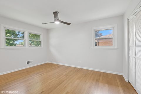 Tiny photo for 30 Crescent Drive, Glenview, IL 60025 (MLS # 12580551)