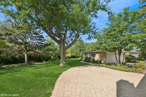 Tiny photo for 30 Crescent Drive, Glenview, IL 60025 (MLS # 12580551)