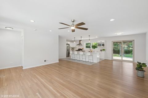 Tiny photo for 30 Crescent Drive, Glenview, IL 60025 (MLS # 12580551)