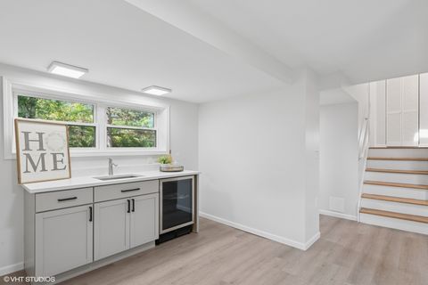 Tiny photo for 30 Crescent Drive, Glenview, IL 60025 (MLS # 12580551)