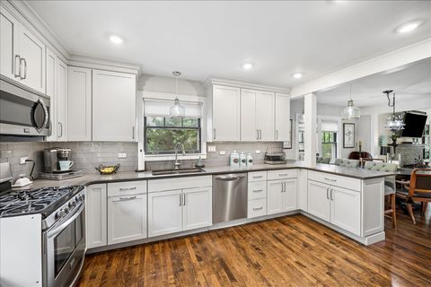 Tiny photo for 829 Saint Johns Avenue, Highland Park, IL 60035 (MLS # 12651185)