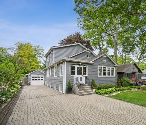 Tiny photo for 829 Saint Johns Avenue, Highland Park, IL 60035 (MLS # 12651185)