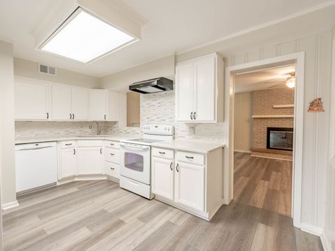 Tiny photo for 465 S Elizabeth Street, Lombard, IL 60148 (MLS # 12475541)