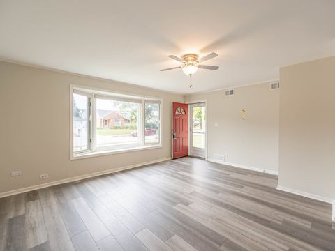 Tiny photo for 465 S Elizabeth Street, Lombard, IL 60148 (MLS # 12475541)