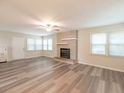 Tiny photo for 465 S Elizabeth Street, Lombard, IL 60148 (MLS # 12475541)