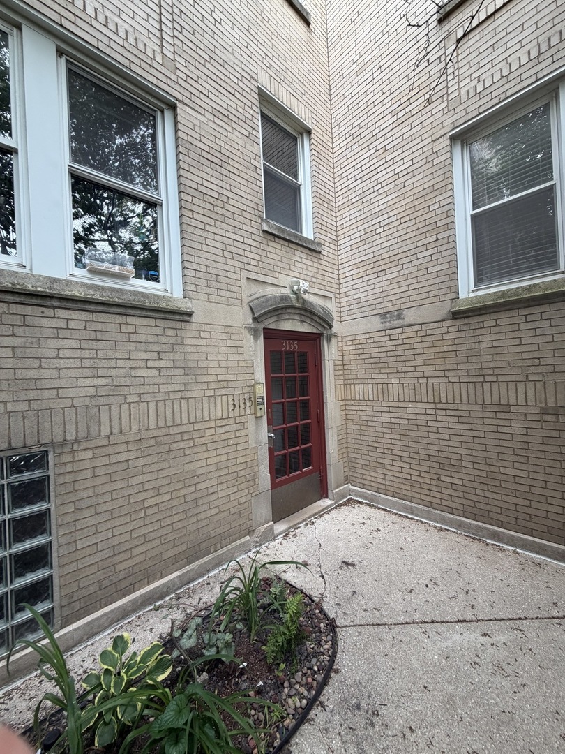 3135 W LELAND Avenue 2E