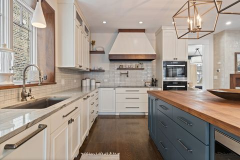 Tiny photo for 4427 N Hermitage Avenue, Chicago, IL 60640 (MLS # 12589776)