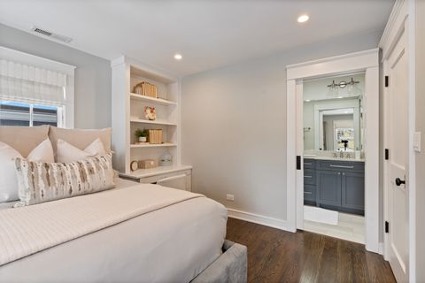 Tiny photo for 4427 N Hermitage Avenue, Chicago, IL 60640 (MLS # 12589776)