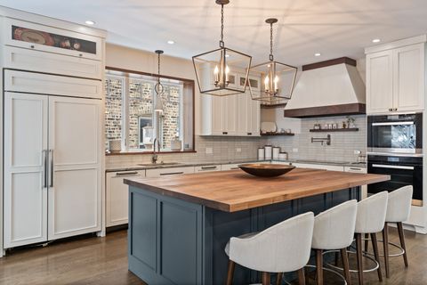 Tiny photo for 4427 N Hermitage Avenue, Chicago, IL 60640 (MLS # 12589776)