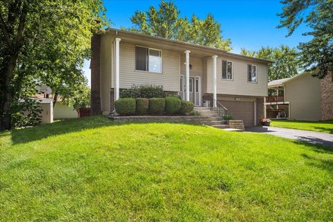 Photo of 222 Aspen Court, Bolingbrook, IL 60440 (MLS # 12453895)