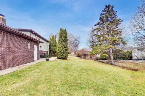 Tiny photo for 909 S Waverly Place, Mount Prospect, IL 60056 (MLS # 12587324)