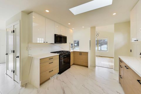 Tiny photo for 909 S Waverly Place, Mount Prospect, IL 60056 (MLS # 12587324)