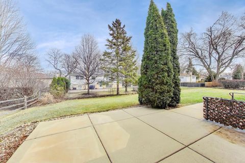 Tiny photo for 909 S Waverly Place, Mount Prospect, IL 60056 (MLS # 12587324)