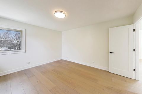 Tiny photo for 909 S Waverly Place, Mount Prospect, IL 60056 (MLS # 12587324)