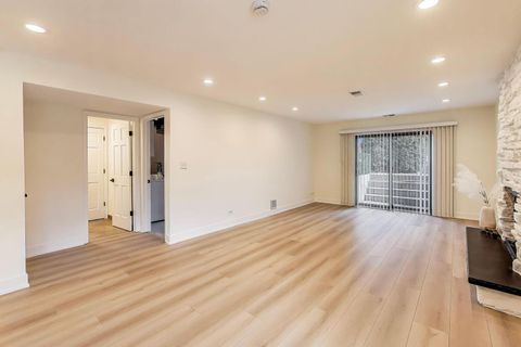 Tiny photo for 909 S Waverly Place, Mount Prospect, IL 60056 (MLS # 12587324)