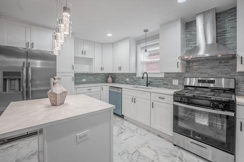 Tiny photo for 7715 S Oglesby Avenue, Chicago, IL 60649 (MLS # 12518133)