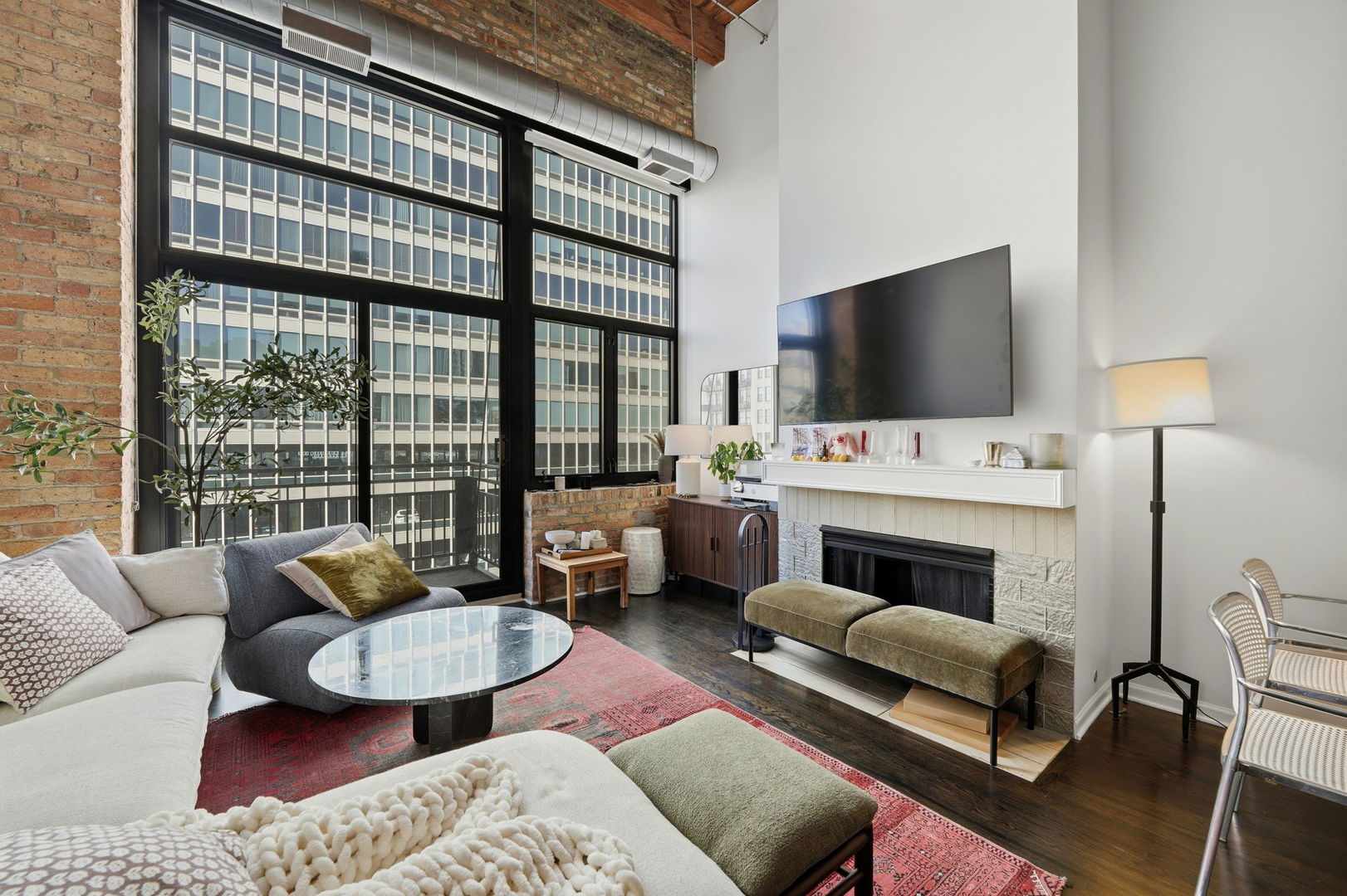 525 W Superior Street 623