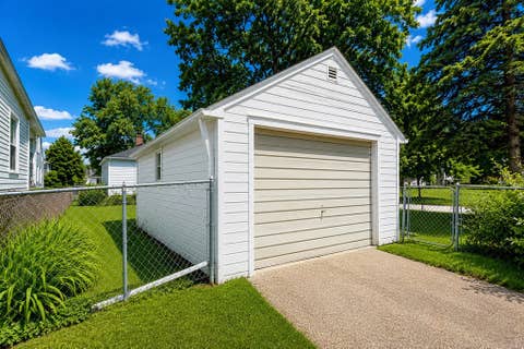 Tiny photo for 2404 MYRTLE Street, Davenport, IA 52804 (MLS # 12679202)