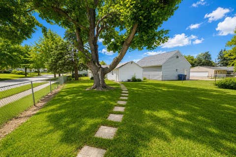 Tiny photo for 2404 MYRTLE Street, Davenport, IA 52804 (MLS # 12679202)
