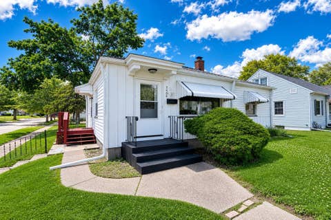 Tiny photo for 2404 MYRTLE Street, Davenport, IA 52804 (MLS # 12679202)