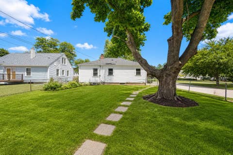 Tiny photo for 2404 MYRTLE Street, Davenport, IA 52804 (MLS # 12679202)