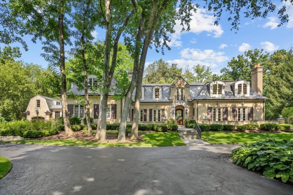 586 SPRUCE AVE, LAKE FOREST, IL 60045 - Image 4ead60b5e06cab4fdc83d8d8571e4ac2/3945177179