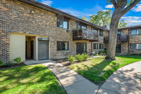 Tiny photo for 2632 N Windsor Drive #102, Arlington Heights, IL 60004 (MLS # 12773507)