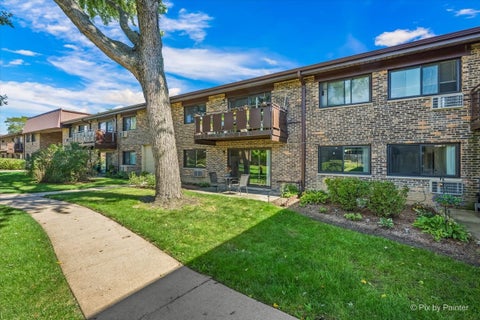 Tiny photo for 2632 N Windsor Drive #102, Arlington Heights, IL 60004 (MLS # 12773507)
