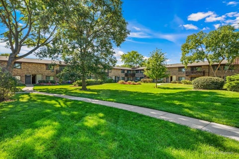 Tiny photo for 2632 N Windsor Drive #102, Arlington Heights, IL 60004 (MLS # 12773507)
